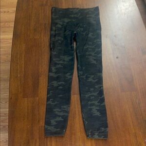 Spanx ladies Look at Me Now Seamless Leggings. Small. Camouflage. FL3515